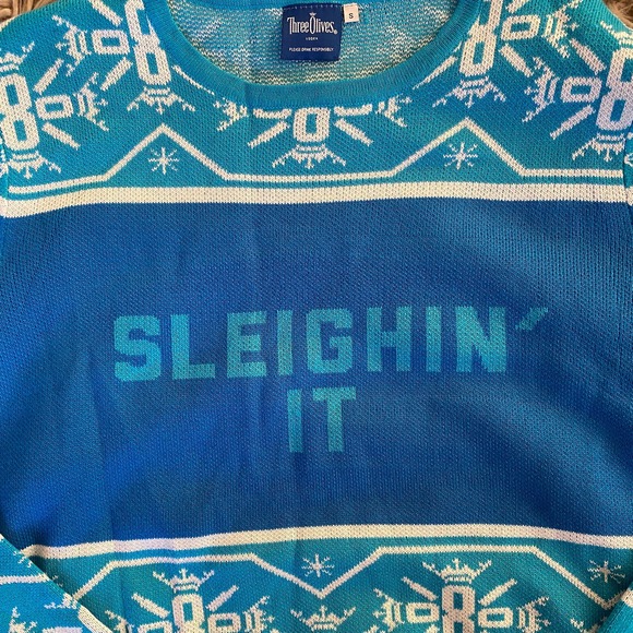 Three Olives Vodka "Sleighin' It" Ugly Christmas Sweater Men's Sz M Blue White - Picture 3 of 5